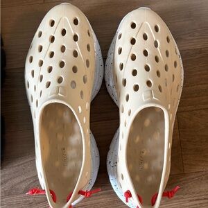 KANE Recovery: Cream and Red Slip-On Shoes (w10, m8)